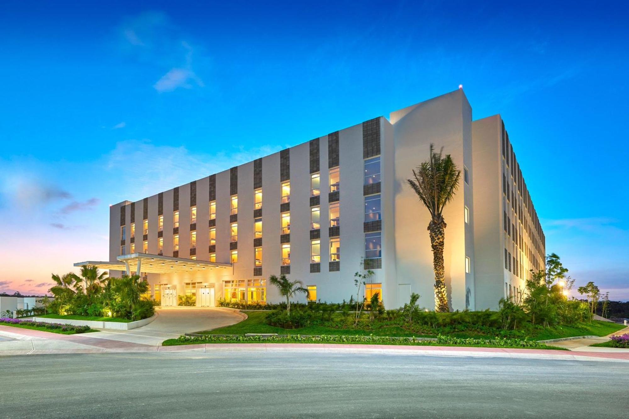 City Express Plus By Marriott Cancun Aeropuerto Riviera Exteriör bild